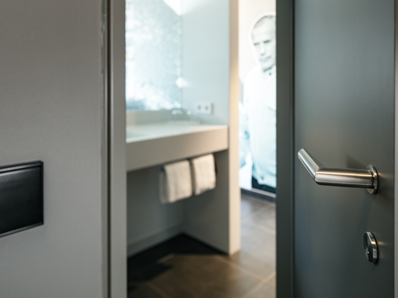 H4 Hotel in Mönchengladbach Türdrücker System 162 Edelstahl